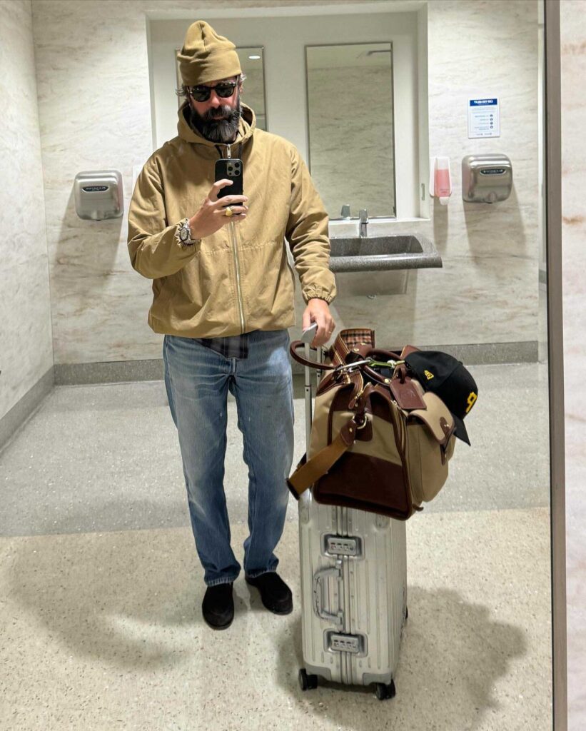 남자바람막이점퍼, 출처 : 인스타그램 @aaronplevine